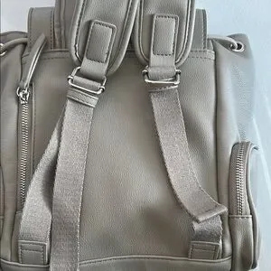 House of Harlow 1960 Quilted gray Backpack House of Harlow 1960 | Bags | House Of Harlow 96 Gray  main image 4